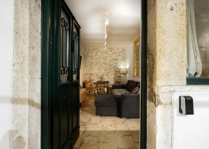 20-24 Old Town